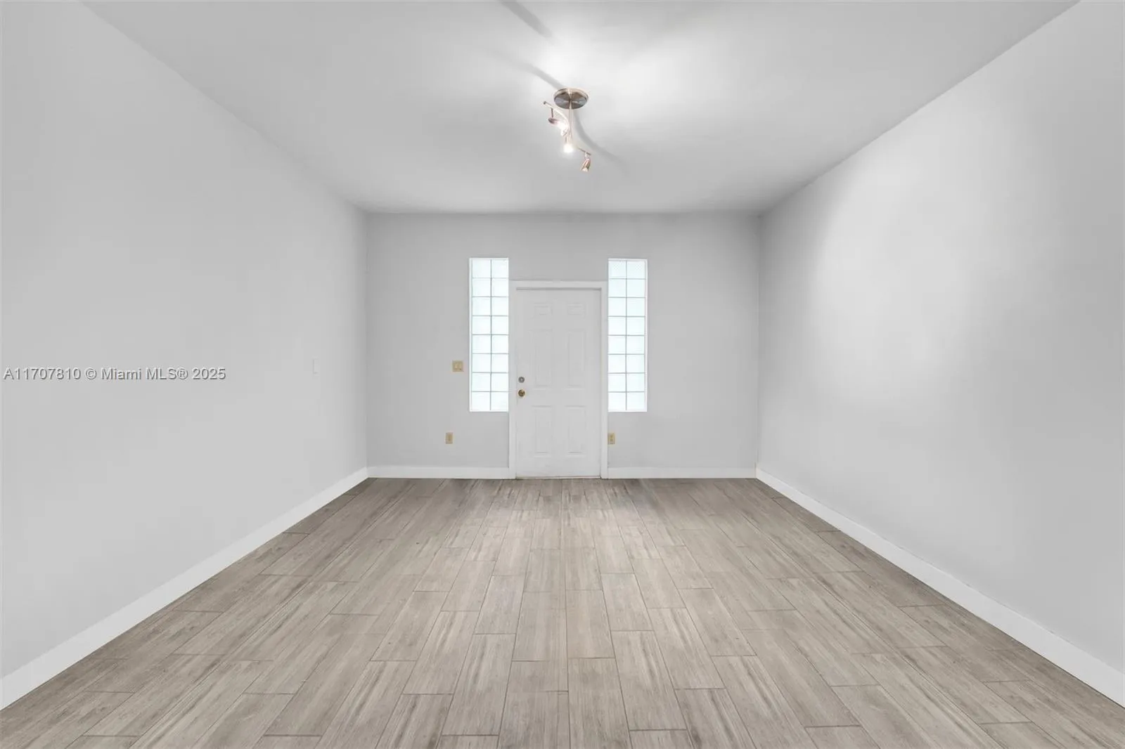 1622 Bay Rd, Miami Beach, Florida 33139, Miami Beach, Florida 33139, ,Residential Income,For Sale,1622 Bay Rd, Miami Beach, Florida 33139,A11707810