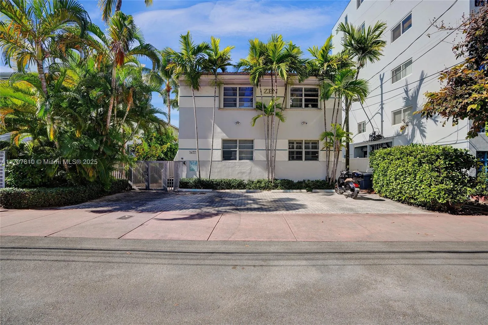 1622 Bay Rd, Miami Beach, Florida 33139, Miami Beach, Florida 33139, ,Residential Income,For Sale,1622 Bay Rd, Miami Beach, Florida 33139,A11707810