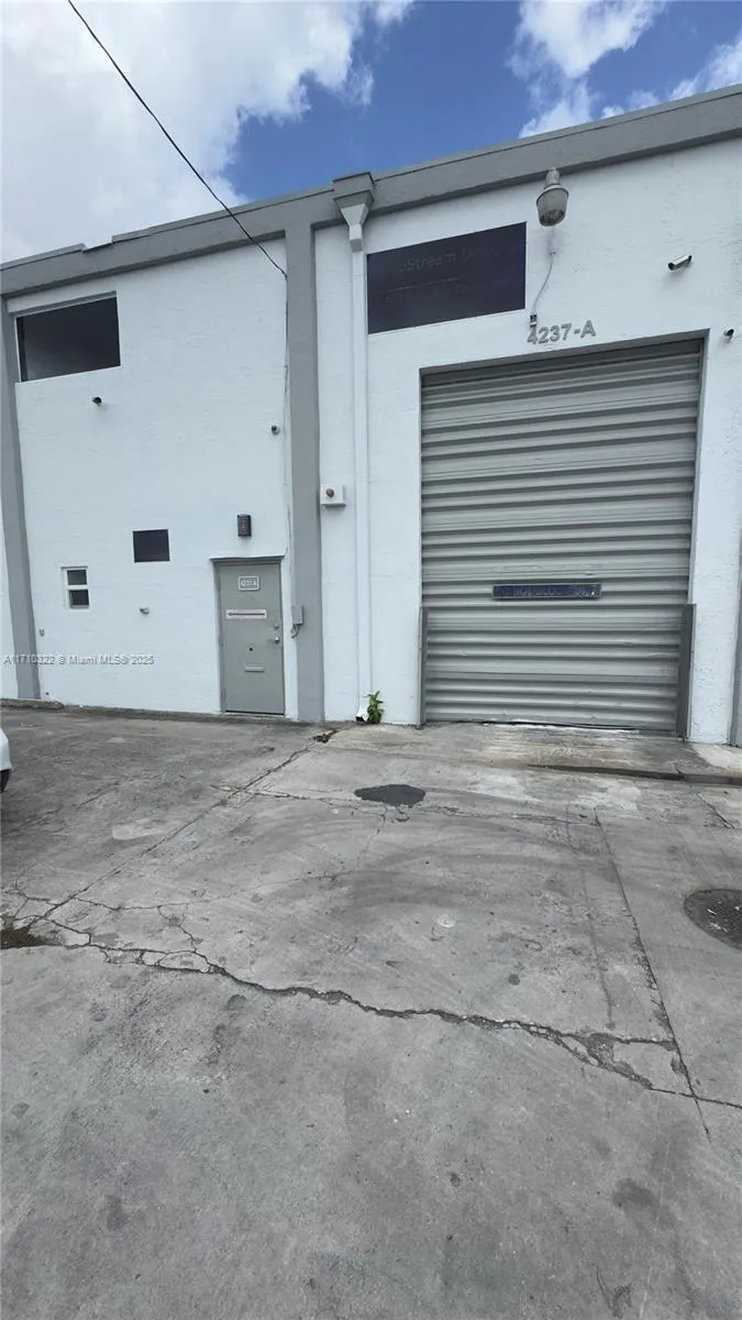 4201 Nw 37th Ave 4237-a, Miami, Florida 33142, Miami, Florida 33142, ,Commercial Lease,For Rent,4201 Nw 37th Ave 4237-a, Miami, Florida 33142,A11710322