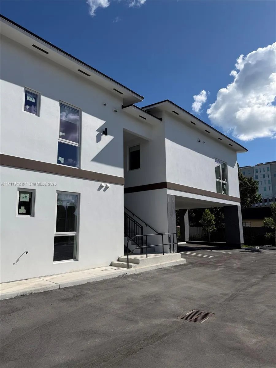 210 Se 10th St, Hallandale Beach, Florida 33009, Hallandale Beach, Florida 33009, ,Residential Income,For Sale,210 Se 10th St, Hallandale Beach, Florida 33009,A11711912