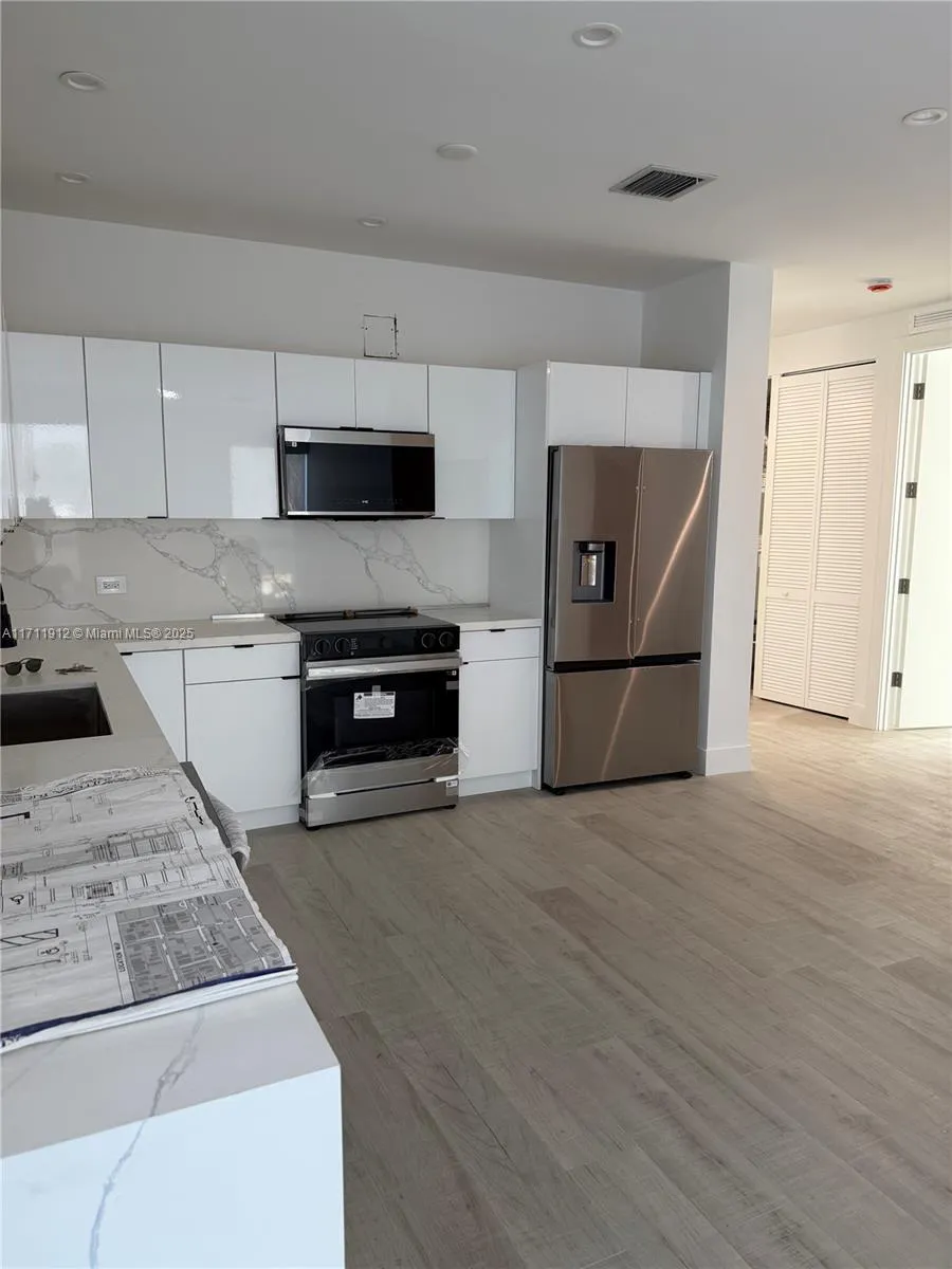 210 Se 10th St, Hallandale Beach, Florida 33009, Hallandale Beach, Florida 33009, ,Residential Income,For Sale,210 Se 10th St, Hallandale Beach, Florida 33009,A11711912