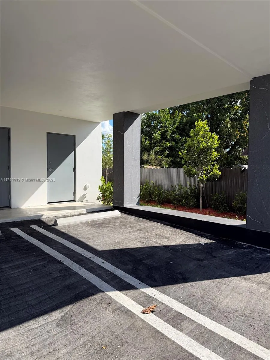 210 Se 10th St, Hallandale Beach, Florida 33009, Hallandale Beach, Florida 33009, ,Residential Income,For Sale,210 Se 10th St, Hallandale Beach, Florida 33009,A11711912