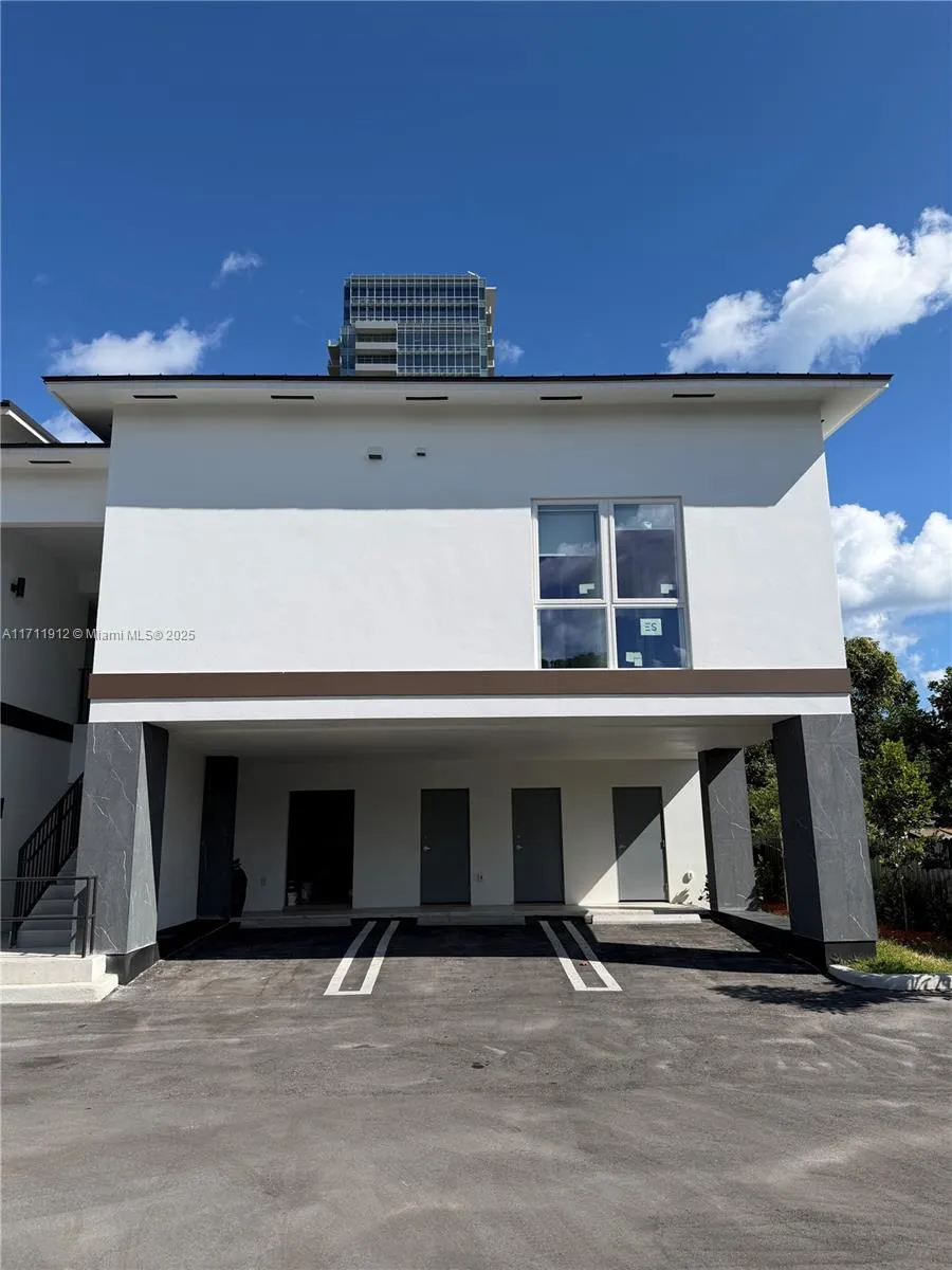 210 Se 10th St, Hallandale Beach, Florida 33009, Hallandale Beach, Florida 33009, ,Residential Income,For Sale,210 Se 10th St, Hallandale Beach, Florida 33009,A11711912