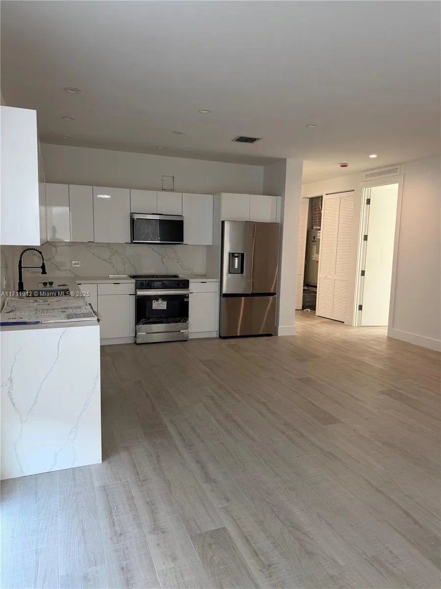 210 Se 10th St, Hallandale Beach, Florida 33009, Hallandale Beach, Florida 33009, ,Residential Income,For Sale,210 Se 10th St, Hallandale Beach, Florida 33009,A11711912