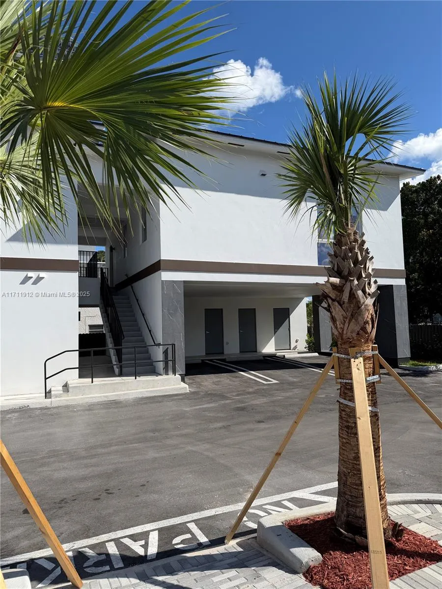 210 Se 10th St, Hallandale Beach, Florida 33009, Hallandale Beach, Florida 33009, ,Residential Income,For Sale,210 Se 10th St, Hallandale Beach, Florida 33009,A11711912