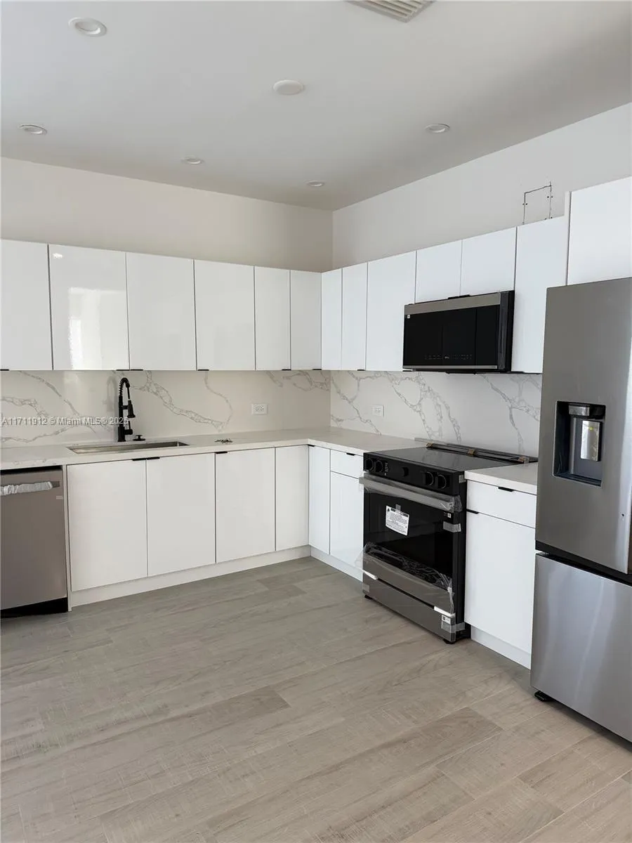 210 Se 10th St, Hallandale Beach, Florida 33009, Hallandale Beach, Florida 33009, ,Residential Income,For Sale,210 Se 10th St, Hallandale Beach, Florida 33009,A11711912