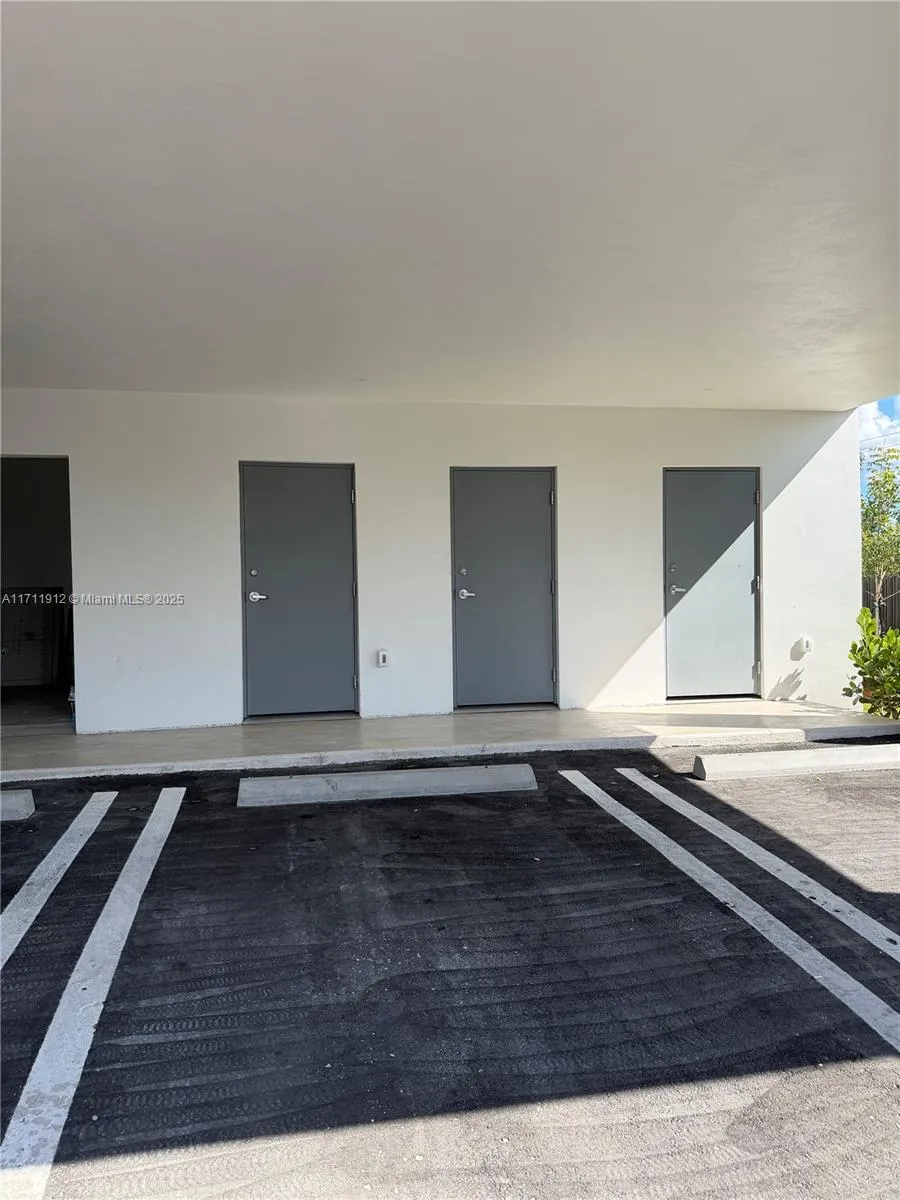 210 Se 10th St, Hallandale Beach, Florida 33009, Hallandale Beach, Florida 33009, ,Residential Income,For Sale,210 Se 10th St, Hallandale Beach, Florida 33009,A11711912