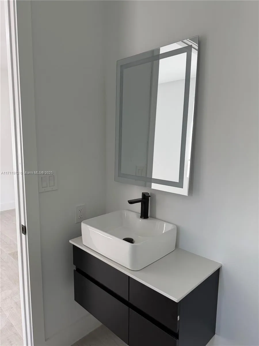 210 Se 10th St, Hallandale Beach, Florida 33009, Hallandale Beach, Florida 33009, ,Residential Income,For Sale,210 Se 10th St, Hallandale Beach, Florida 33009,A11711912