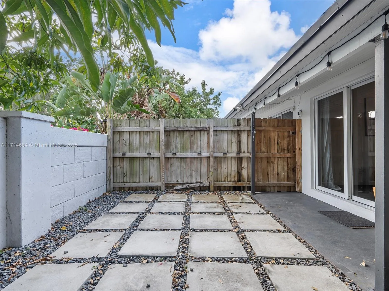 300 Sw 23rd St, Fort Lauderdale, Florida 33315, Fort Lauderdale, Florida 33315, ,Residential Income,For Sale,300 Sw 23rd St, Fort Lauderdale, Florida 33315,A11714694