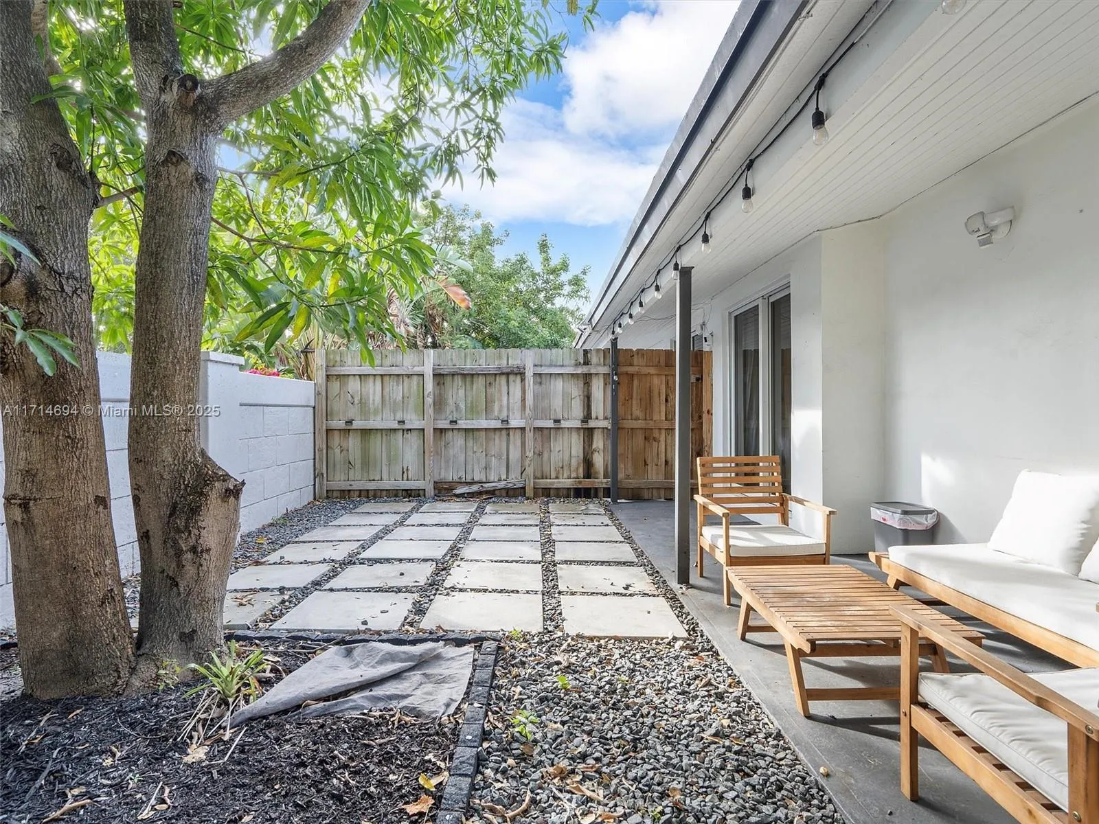 300 Sw 23rd St, Fort Lauderdale, Florida 33315, Fort Lauderdale, Florida 33315, ,Residential Income,For Sale,300 Sw 23rd St, Fort Lauderdale, Florida 33315,A11714694