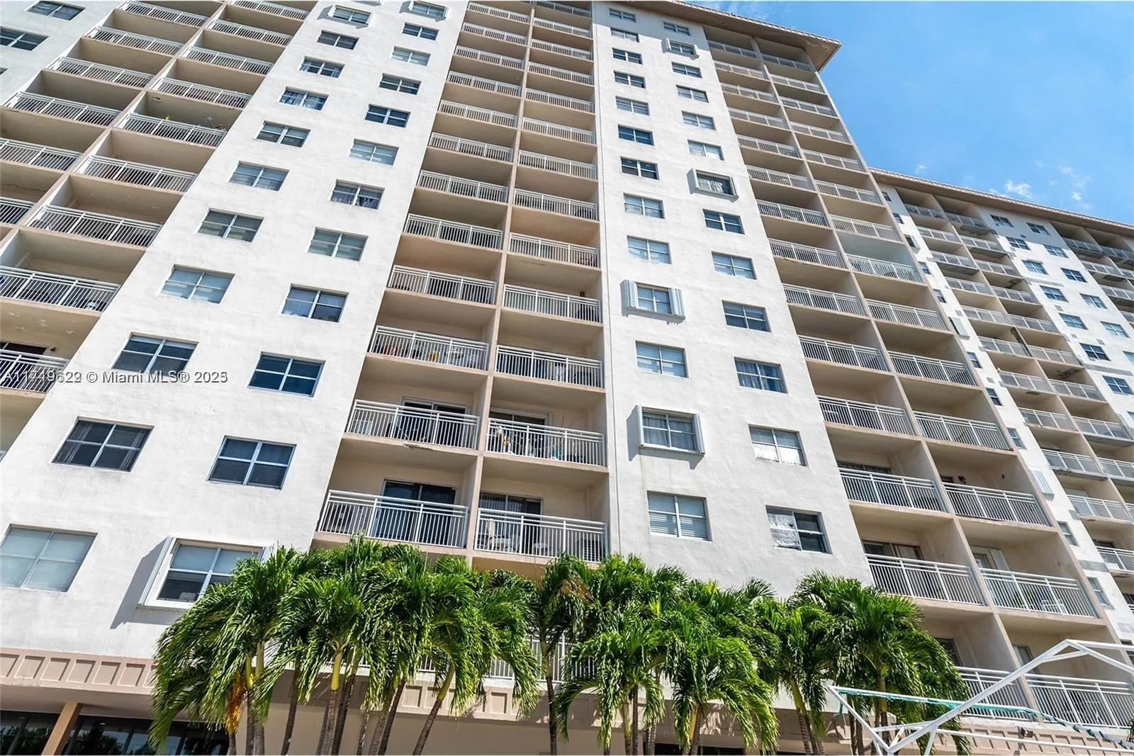 400 Kings Point Dr 1003, Sunny Isles Beach, Florid, Sunny Isles Beach, Florida 33160, 1 Bedroom Bedrooms, ,1 BathroomBathrooms,Residential Lease,For Rent,400 Kings Point Dr 1003, Sunny Isles Beach, Florid,A11719622