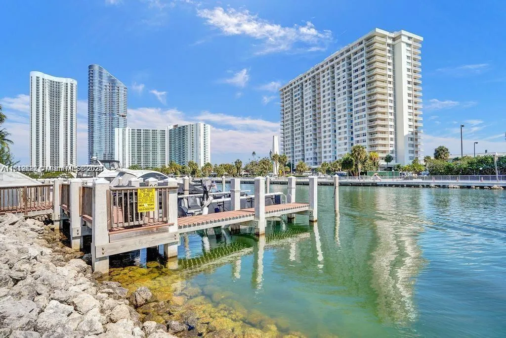 400 Kings Point Dr 1003, Sunny Isles Beach, Florid, Sunny Isles Beach, Florida 33160, 1 Bedroom Bedrooms, ,1 BathroomBathrooms,Residential Lease,For Rent,400 Kings Point Dr 1003, Sunny Isles Beach, Florid,A11719622