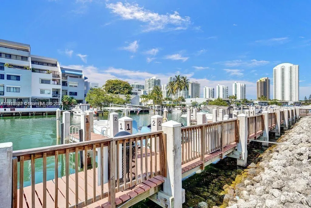 400 Kings Point Dr 1003, Sunny Isles Beach, Florid, Sunny Isles Beach, Florida 33160, 1 Bedroom Bedrooms, ,1 BathroomBathrooms,Residential Lease,For Rent,400 Kings Point Dr 1003, Sunny Isles Beach, Florid,A11719622
