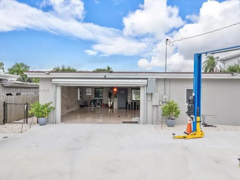 2404 Hollywood Blvd, Hollywood, Florida 33020, Hollywood, Florida 33020, ,Commercial Sale,For Sale,2404 Hollywood Blvd, Hollywood, Florida 33020,A11723581