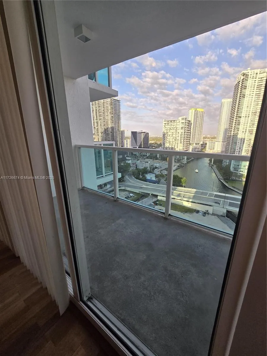 31 Se 5th St 2409, Miami, Florida 33131, Miami, Florida 33131, 1 Bedroom Bedrooms, ,1 BathroomBathrooms,Residential,For Sale,31 Se 5th St 2409, Miami, Florida 33131,A11726674