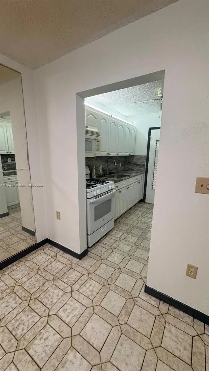 160 Ne 203rd Ter 18, Miami Gardens, Florida 33179, Miami Gardens, Florida 33179, 2 Bedrooms Bedrooms, ,2 BathroomsBathrooms,Residential,For Sale,160 Ne 203rd Ter 18, Miami Gardens, Florida 33179,A11727687