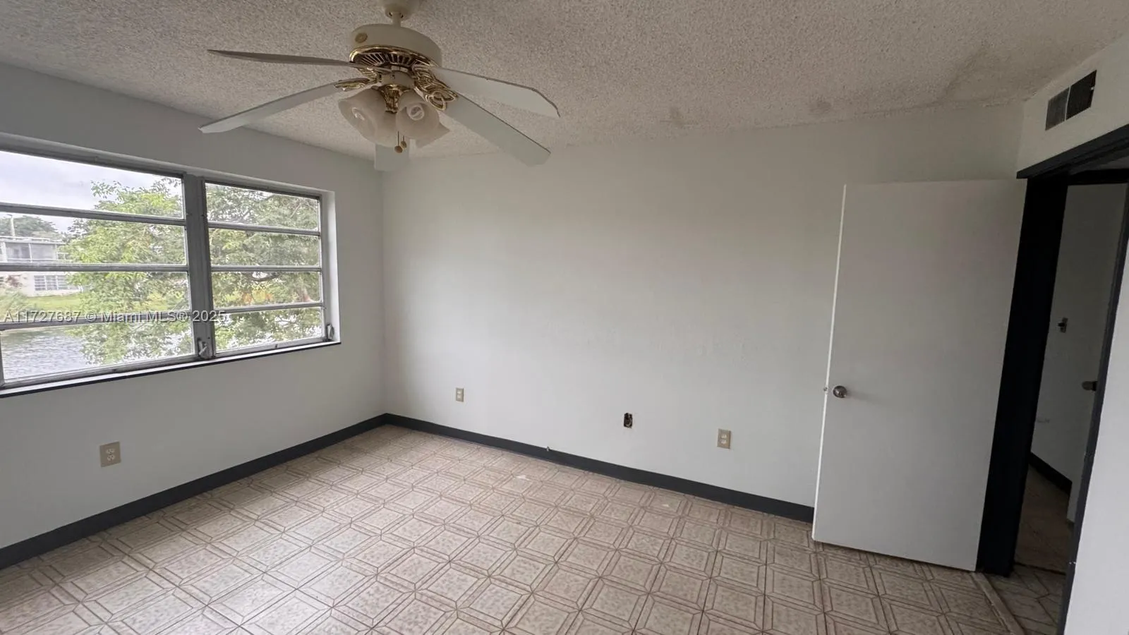160 Ne 203rd Ter 18, Miami Gardens, Florida 33179, Miami Gardens, Florida 33179, 2 Bedrooms Bedrooms, ,2 BathroomsBathrooms,Residential,For Sale,160 Ne 203rd Ter 18, Miami Gardens, Florida 33179,A11727687