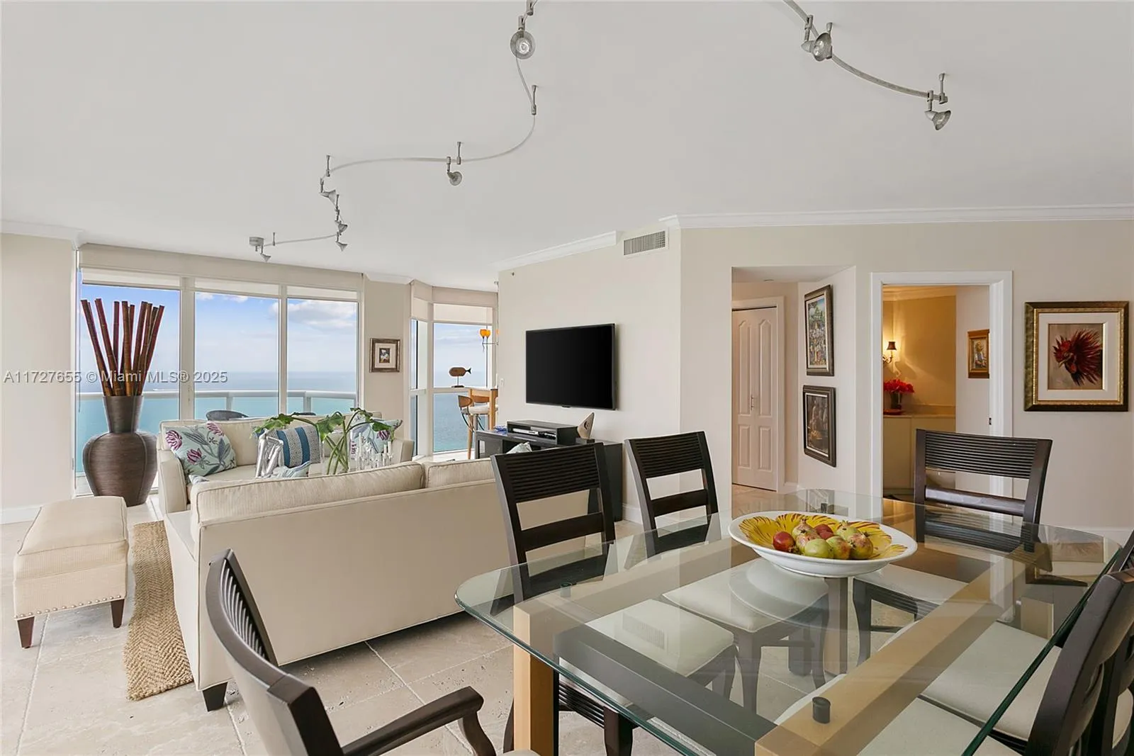 6365 Collins Ave 3401, Miami Beach, Florida 33141, Miami Beach, Florida 33141, 3 Bedrooms Bedrooms, ,2 BathroomsBathrooms,Residential Lease,For Rent,6365 Collins Ave 3401, Miami Beach, Florida 33141,A11727655