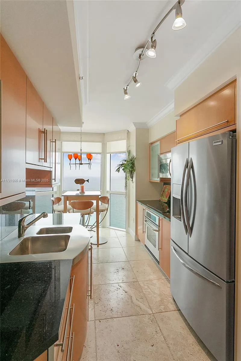 6365 Collins Ave 3401, Miami Beach, Florida 33141, Miami Beach, Florida 33141, 3 Bedrooms Bedrooms, ,2 BathroomsBathrooms,Residential Lease,For Rent,6365 Collins Ave 3401, Miami Beach, Florida 33141,A11727655