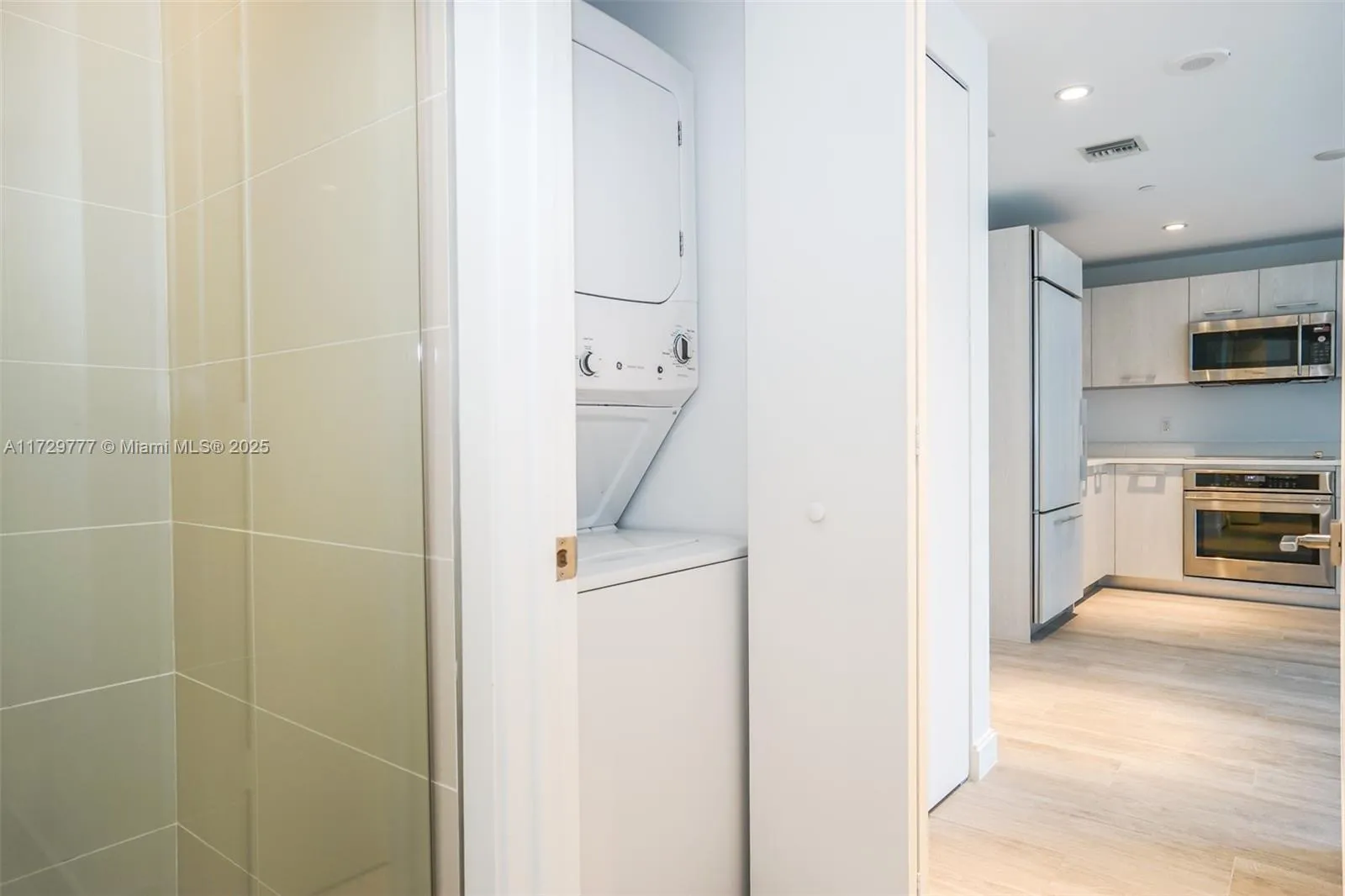 Miami, Florida 33130, 1 Bedroom Bedrooms, ,1 BathroomBathrooms,Residential,For Sale,A11729777