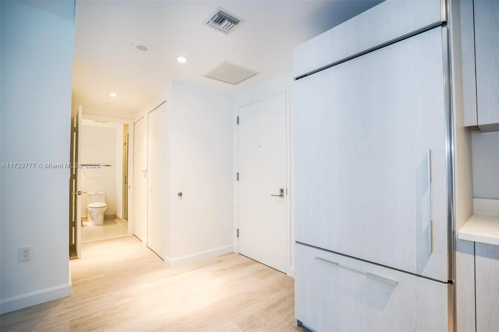 Miami, Florida 33130, 1 Bedroom Bedrooms, ,1 BathroomBathrooms,Residential,For Sale,A11729777