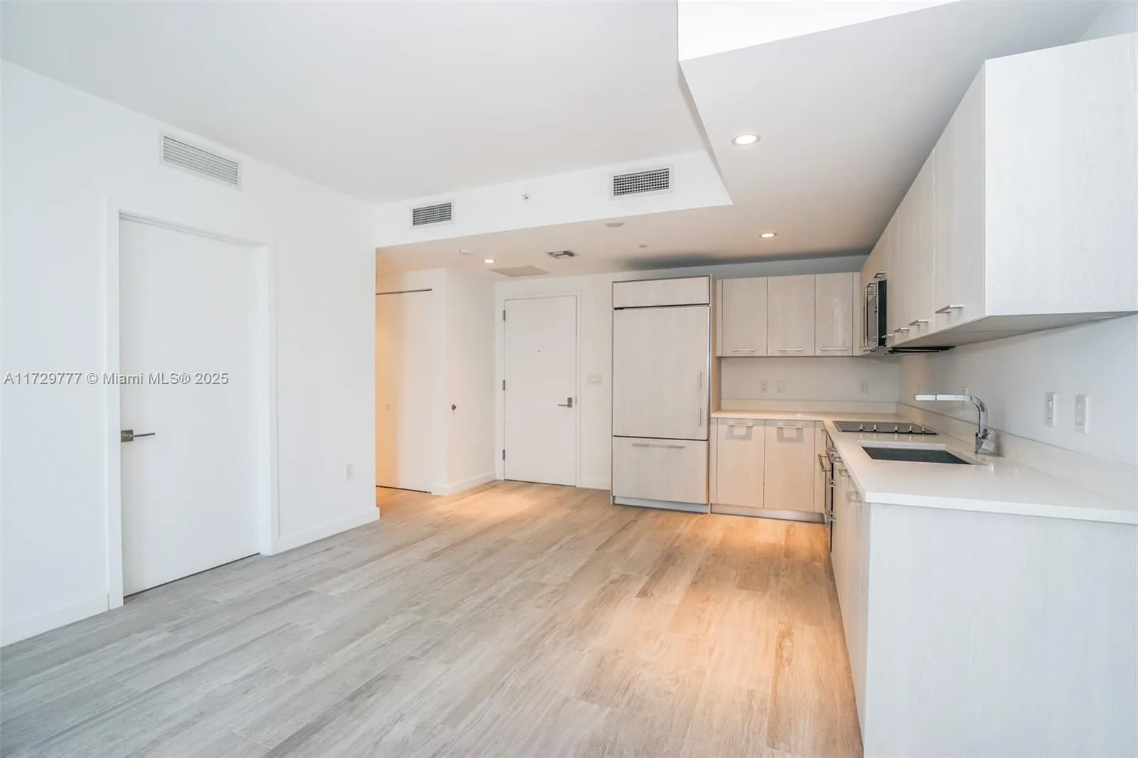 Miami, Florida 33130, 1 Bedroom Bedrooms, ,1 BathroomBathrooms,Residential,For Sale,A11729777