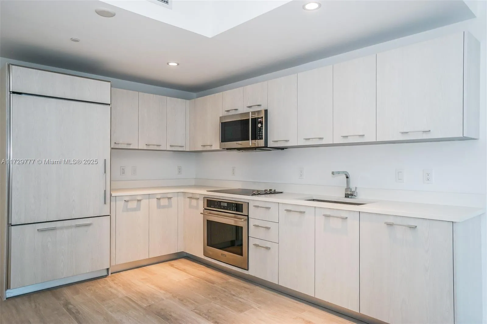 Miami, Florida 33130, 1 Bedroom Bedrooms, ,1 BathroomBathrooms,Residential,For Sale,A11729777