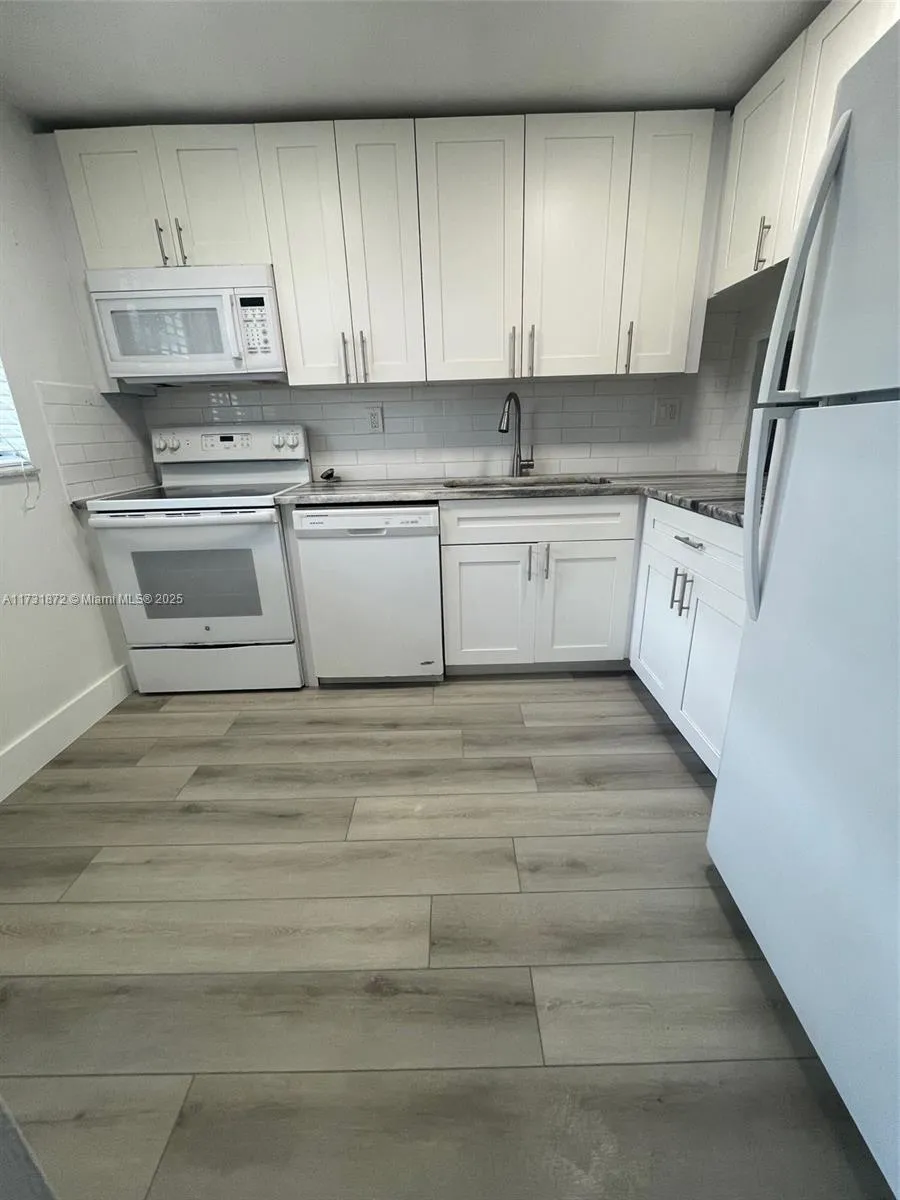 490 W Park Dr 102-5, Miami, Florida 33172, Miami, Florida 33172, 2 Bedrooms Bedrooms, ,1 BathroomBathrooms,Residential Lease,For Rent,490 W Park Dr 102-5, Miami, Florida 33172,A11731872