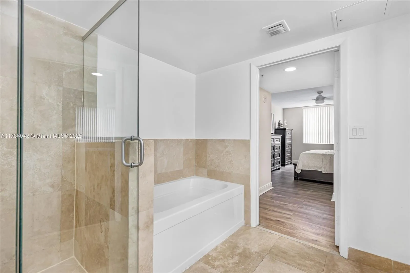 3232 Sw 22nd Ter 301, Miami, Florida 33145, Miami, Florida 33145, 3 Bedrooms Bedrooms, ,3 BathroomsBathrooms,Residential,For Sale,3232 Sw 22nd Ter 301, Miami, Florida 33145,A11737972