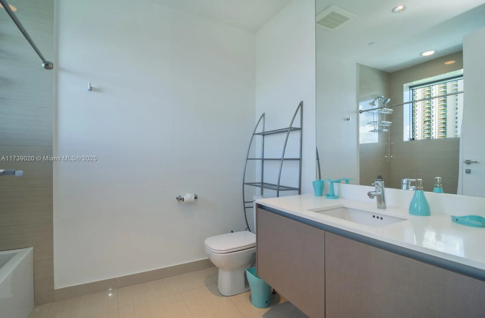 3250 Ne 188th St 406, Aventura, Florida 33180, Aventura, Florida 33180, 3 Bedrooms Bedrooms, ,4 BathroomsBathrooms,Residential,For Sale,3250 Ne 188th St 406, Aventura, Florida 33180,A11739020