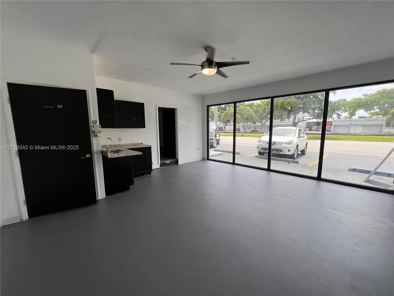 1100 S Dixie Hwy, Hollywood, Florida 33020, Hollywood, Florida 33020, ,Commercial Sale,For Sale,1100 S Dixie Hwy, Hollywood, Florida 33020,A11739342