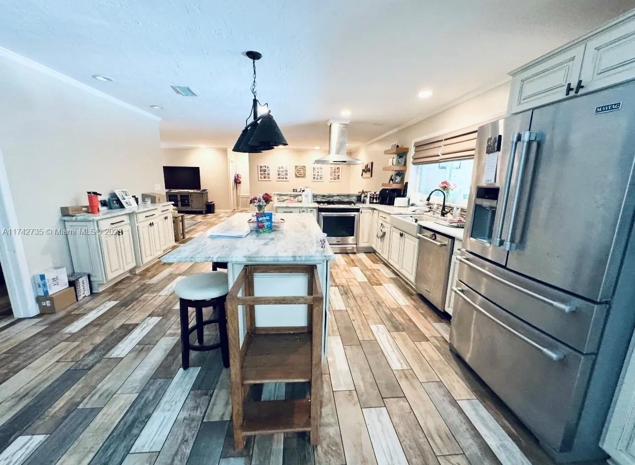 3/2 Kitchen - Luxury Appliances