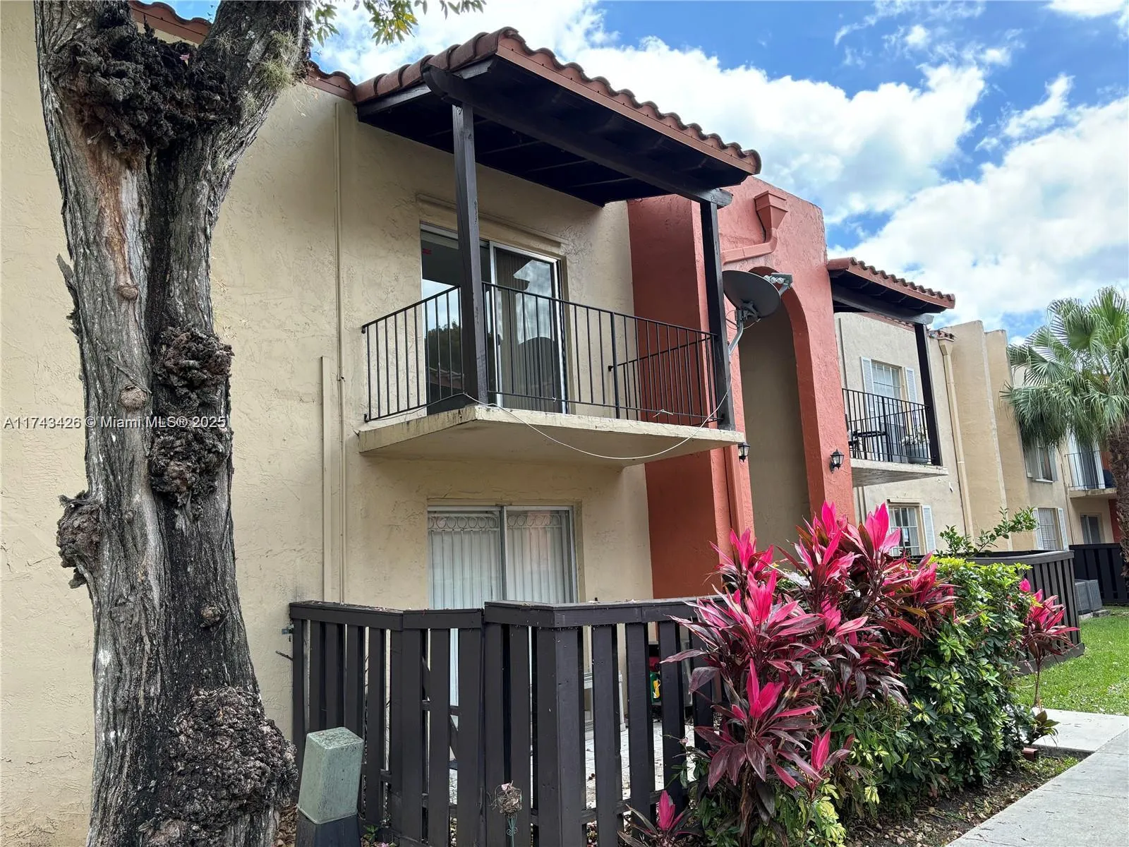 10744 N Kendall Dr M-18, Miami, Florida 33176, Miami, Florida 33176, 2 Bedrooms Bedrooms, ,2 BathroomsBathrooms,Residential Lease,For Rent,10744 N Kendall Dr M-18, Miami, Florida 33176,A11743426