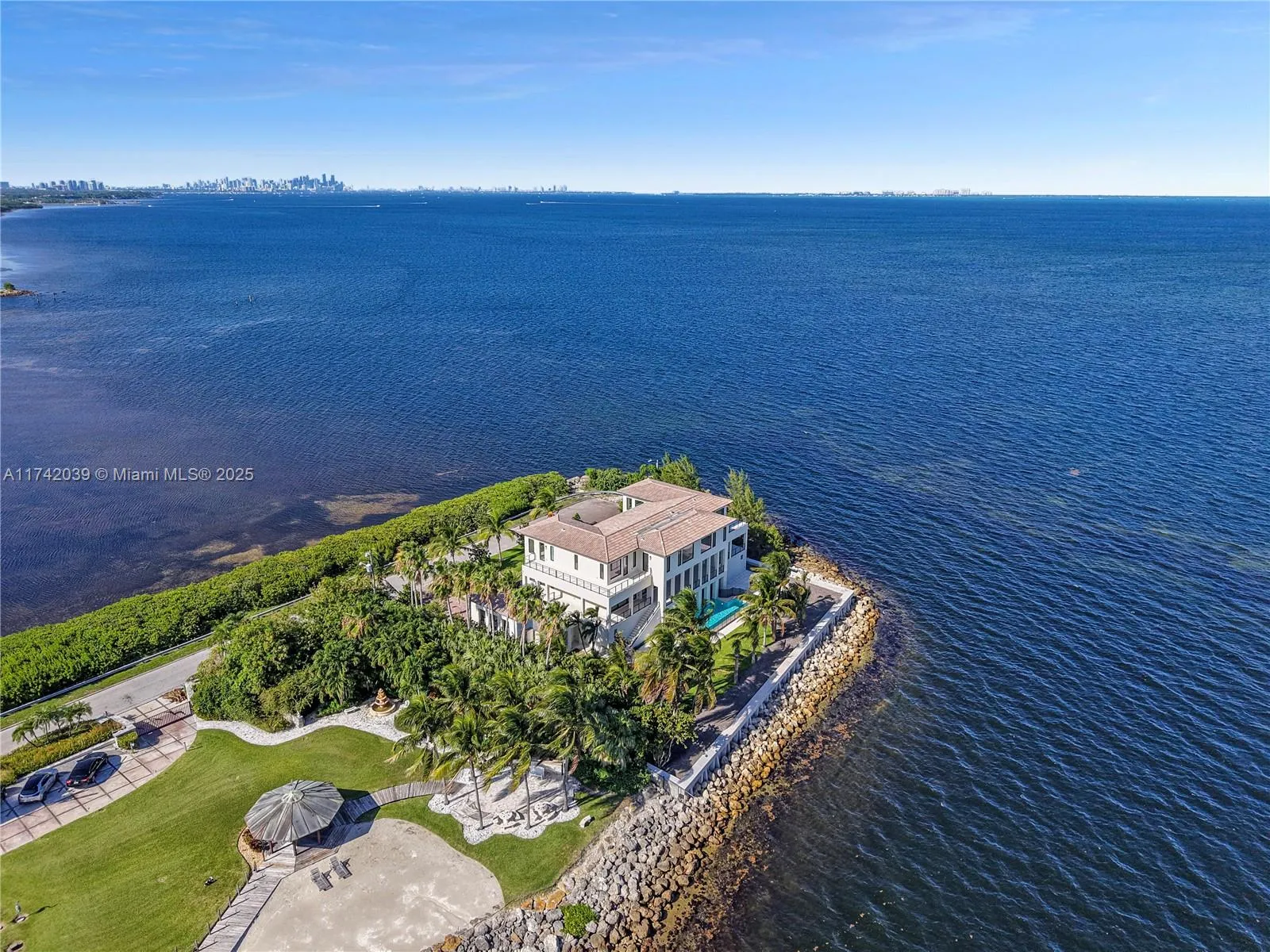 at 650 Lugo Avenue, Coral Gables, FL 33156 Unit For Sale 8 Bedrooms 7 Bathrooms MLS# A11742039 Price $29,900,000 9287