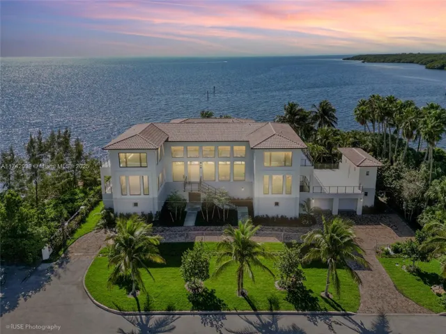 at 650 Lugo Avenue, Coral Gables, FL 33156 Unit For Sale 8 Bedrooms 7 Bathrooms MLS# A11742039 Price $29,900,000 9287