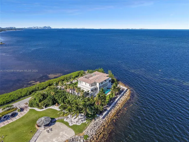 at 650 Lugo Avenue, Coral Gables, FL 33156 Unit For Sale 8 Bedrooms 7 Bathrooms MLS# A11742039 Price $29,900,000 9287