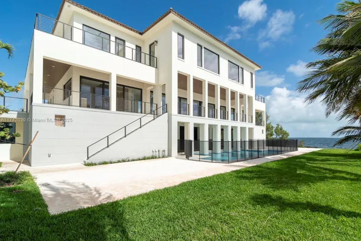 at 650 Lugo Avenue, Coral Gables, FL 33156 Unit For Sale 8 Bedrooms 7 Bathrooms MLS# A11742039 Price $29,900,000 9287