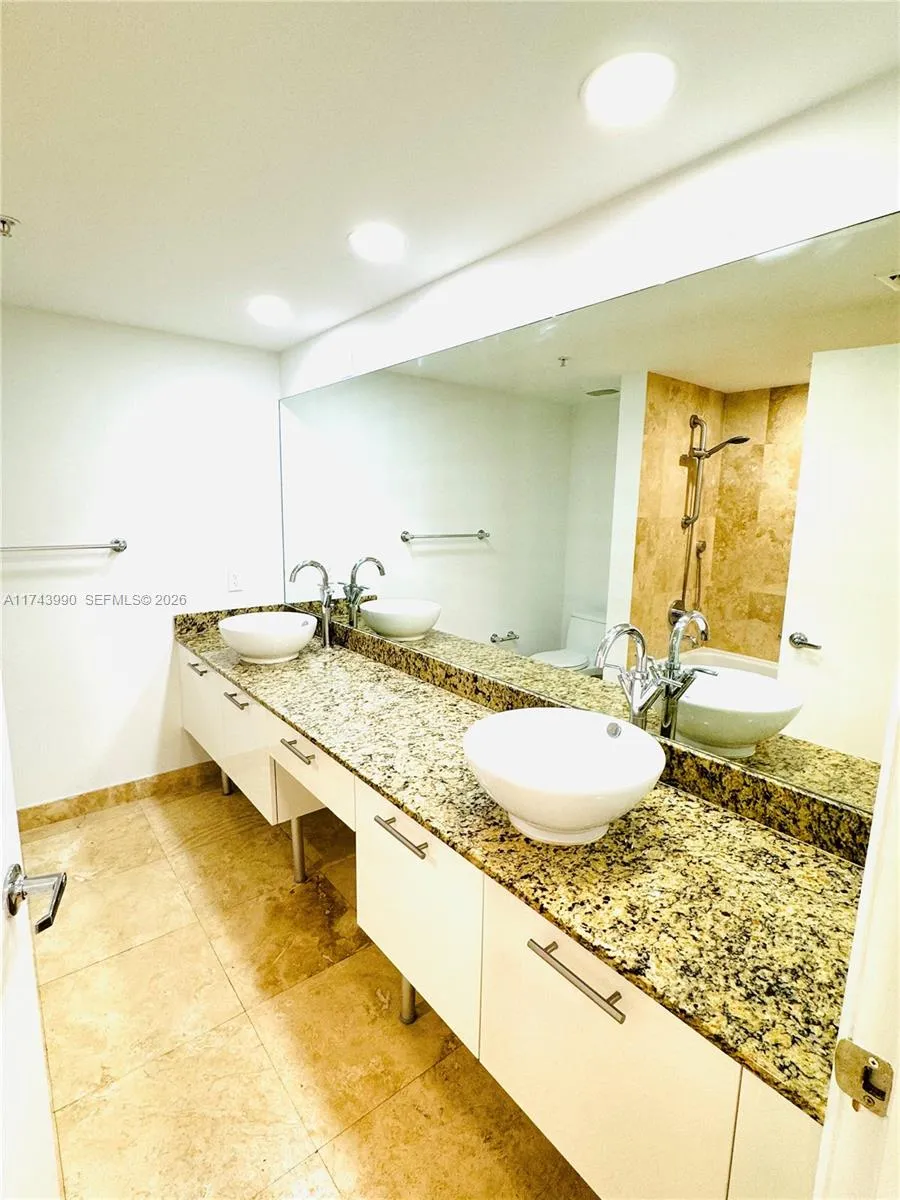 41 Se 5th St 808, Miami, Florida 33131, Miami, Florida 33131, 2 Bedrooms Bedrooms, ,2 BathroomsBathrooms,Residential,For Sale,41 Se 5th St 808, Miami, Florida 33131,A11743990