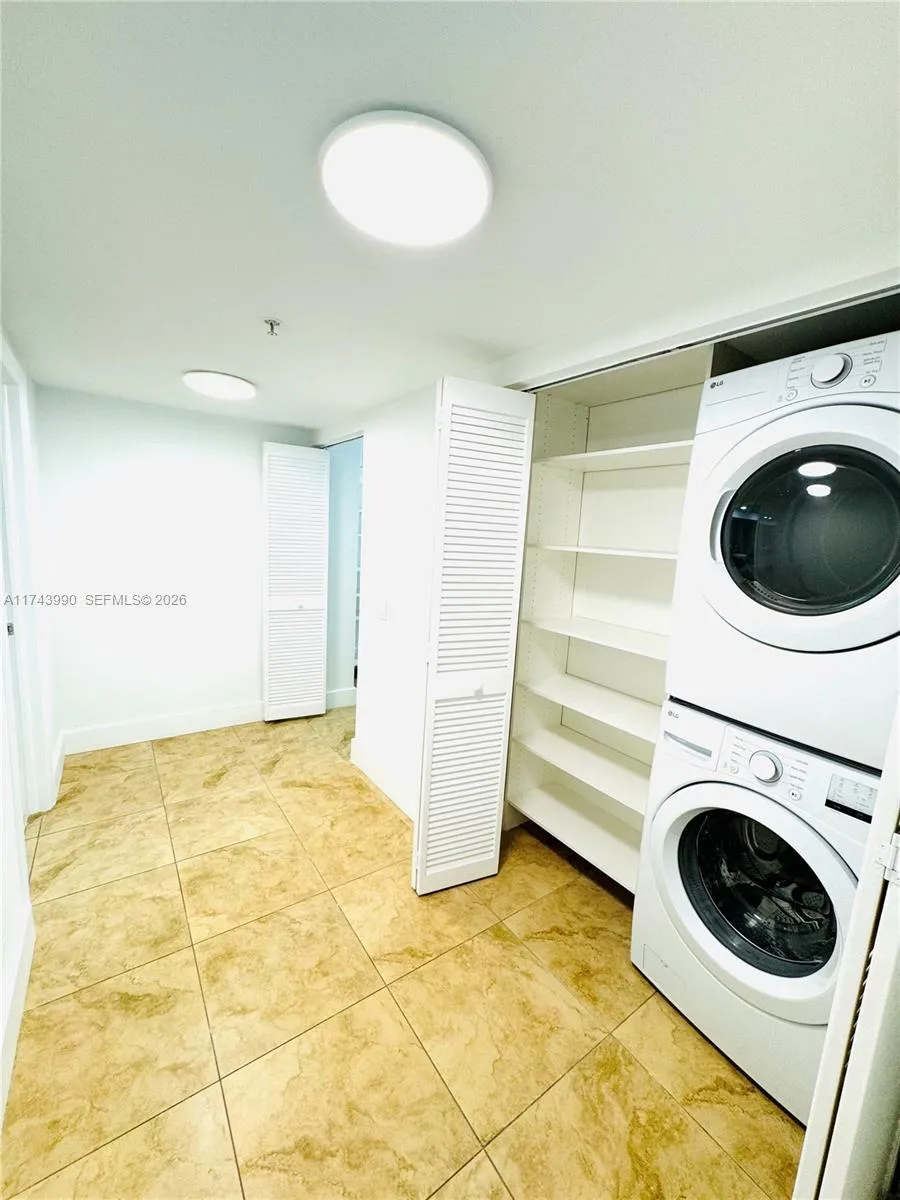 41 Se 5th St 808, Miami, Florida 33131, Miami, Florida 33131, 2 Bedrooms Bedrooms, ,2 BathroomsBathrooms,Residential,For Sale,41 Se 5th St 808, Miami, Florida 33131,A11743990