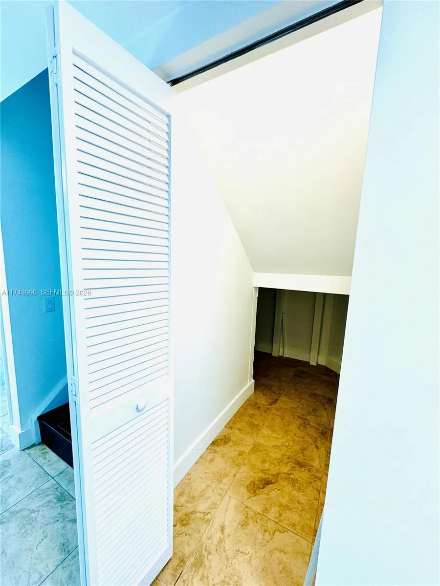 41 Se 5th St 808, Miami, Florida 33131, Miami, Florida 33131, 2 Bedrooms Bedrooms, ,2 BathroomsBathrooms,Residential,For Sale,41 Se 5th St 808, Miami, Florida 33131,A11743990