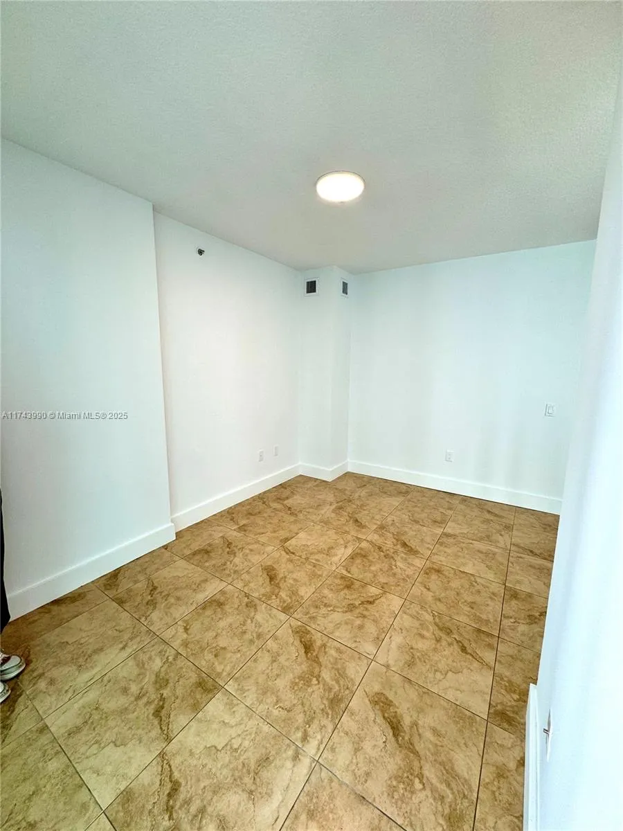 41 Se 5th St 808, Miami, Florida 33131, Miami, Florida 33131, 2 Bedrooms Bedrooms, ,2 BathroomsBathrooms,Residential,For Sale,41 Se 5th St 808, Miami, Florida 33131,A11743990