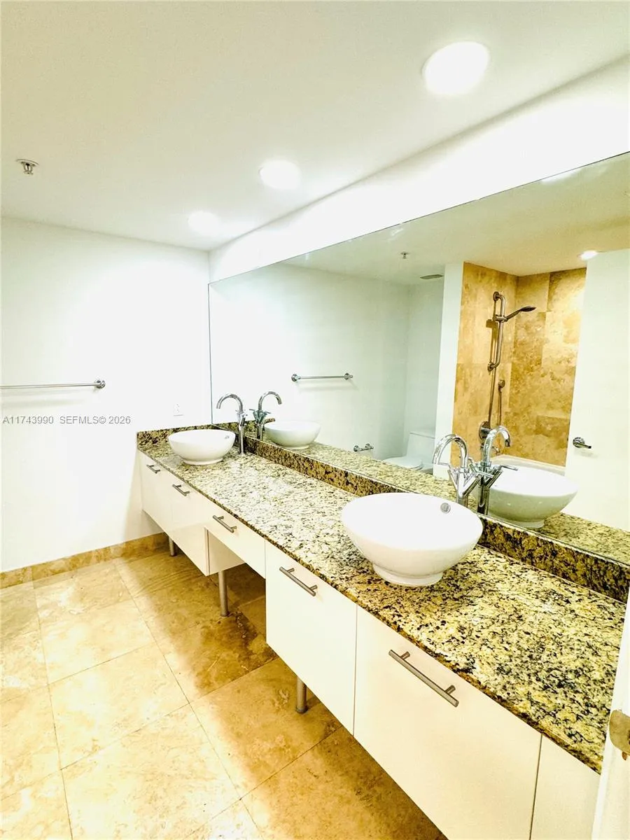 41 Se 5th St 808, Miami, Florida 33131, Miami, Florida 33131, 2 Bedrooms Bedrooms, ,2 BathroomsBathrooms,Residential,For Sale,41 Se 5th St 808, Miami, Florida 33131,A11743990