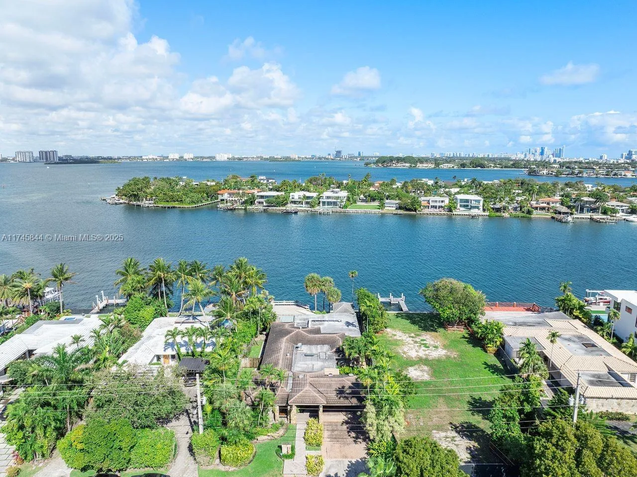 765 N Shore Dr, Miami Beach, Florida 33141, Miami Beach, Florida 33141, 4 Bedrooms Bedrooms, ,2 BathroomsBathrooms,Residential,For Sale,765 N Shore Dr, Miami Beach, Florida 33141,A11745844