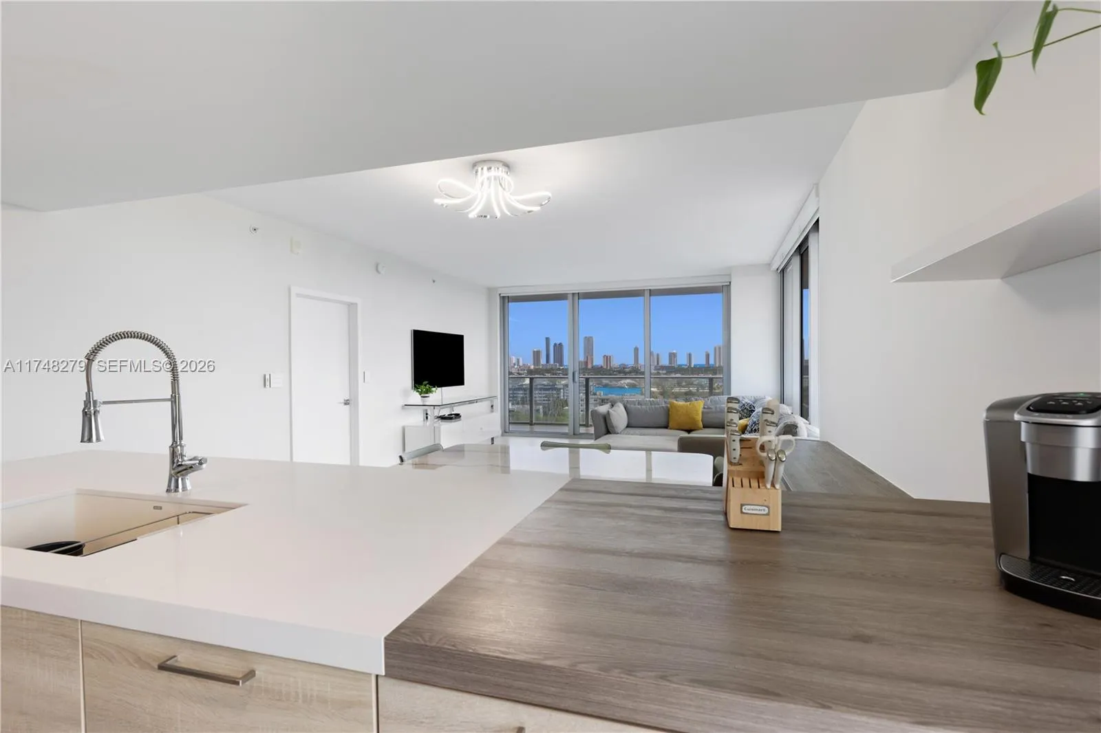 16385 Biscayne Blvd 1221, North Miami Beach, Flori, North Miami Beach, Florida 33160, 3 Bedrooms Bedrooms, ,3 BathroomsBathrooms,Residential,For Sale,16385 Biscayne Blvd 1221, North Miami Beach, Flori,A11748279