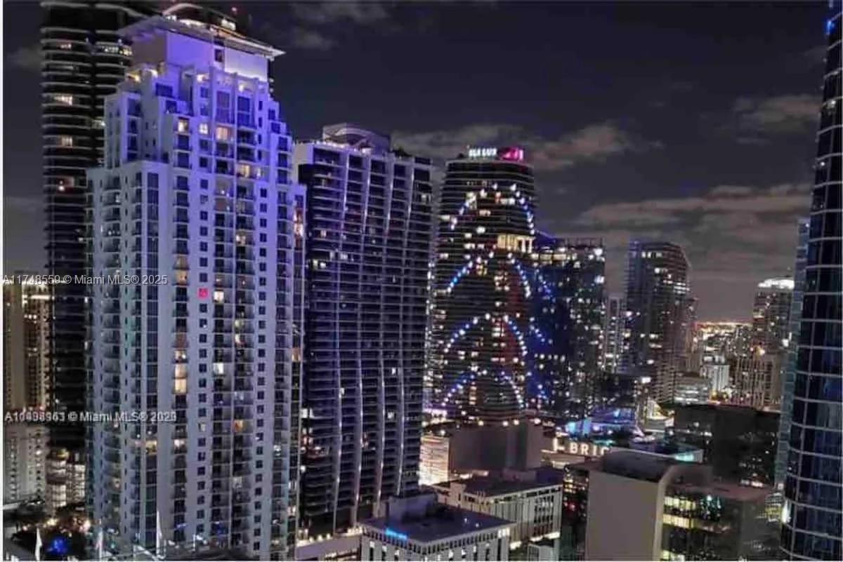 1200 Brickell Bay Dr 3924, Miami, Florida 33131, Miami, Florida 33131, 3 Bedrooms Bedrooms, ,2 BathroomsBathrooms,Residential,For Sale,1200 Brickell Bay Dr 3924, Miami, Florida 33131,A11748559