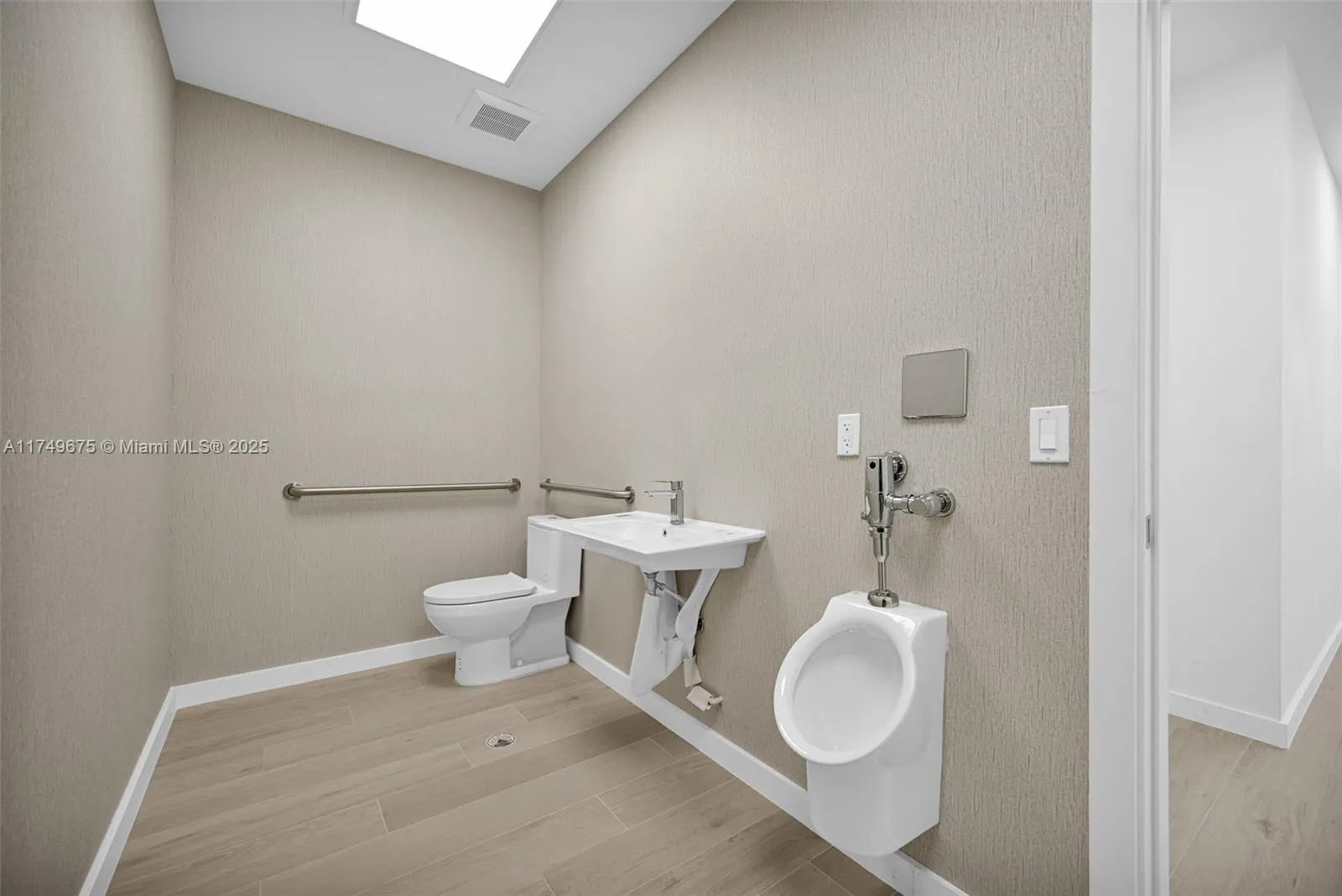 210 Ne 68th St 1, Miami, Florida 33138, Miami, Florida 33138, ,Commercial Sale,For Sale,210 Ne 68th St 1, Miami, Florida 33138,A11749675