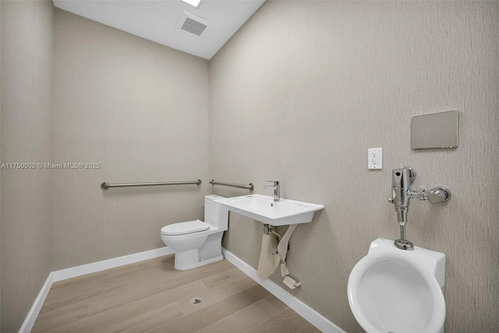 221 Ne 67th St 2, Miami, Florida 33138, Miami, Florida 33138, ,Commercial Sale,For Sale,221 Ne 67th St 2, Miami, Florida 33138,A11750502