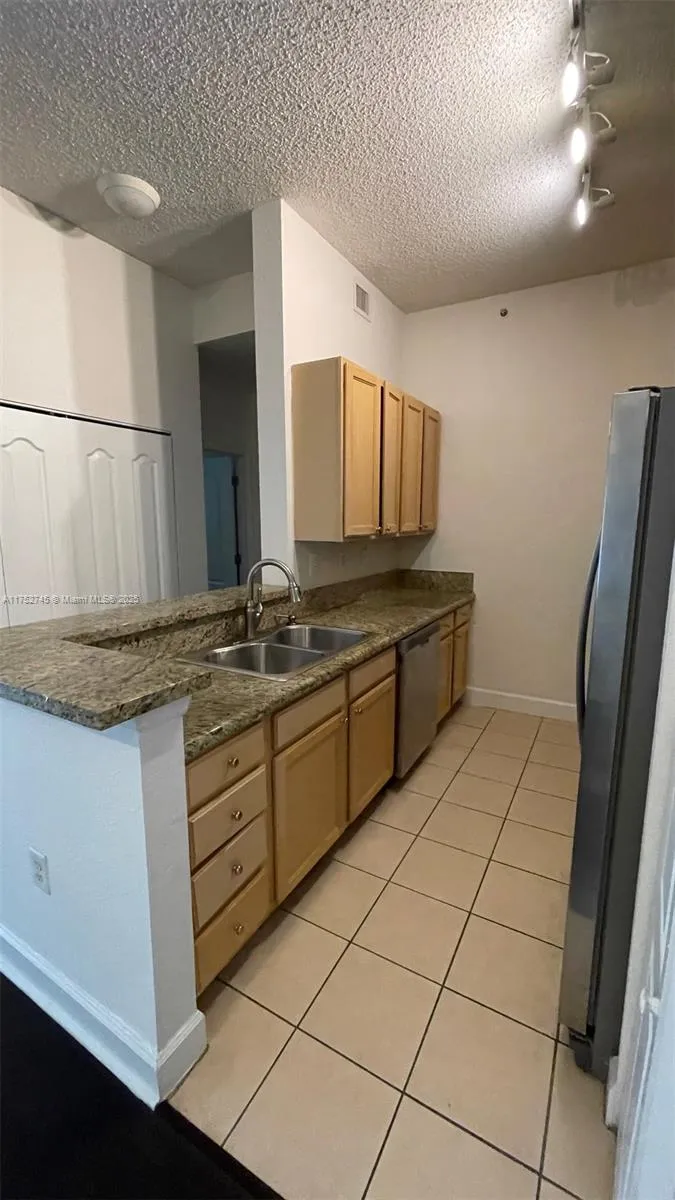 6001 Sw 70th St 133, South Miami, Florida 33143, South Miami, Florida 33143, 3 Bedrooms Bedrooms, ,2 BathroomsBathrooms,Residential,For Sale,6001 Sw 70th St 133, South Miami, Florida 33143,A11752745