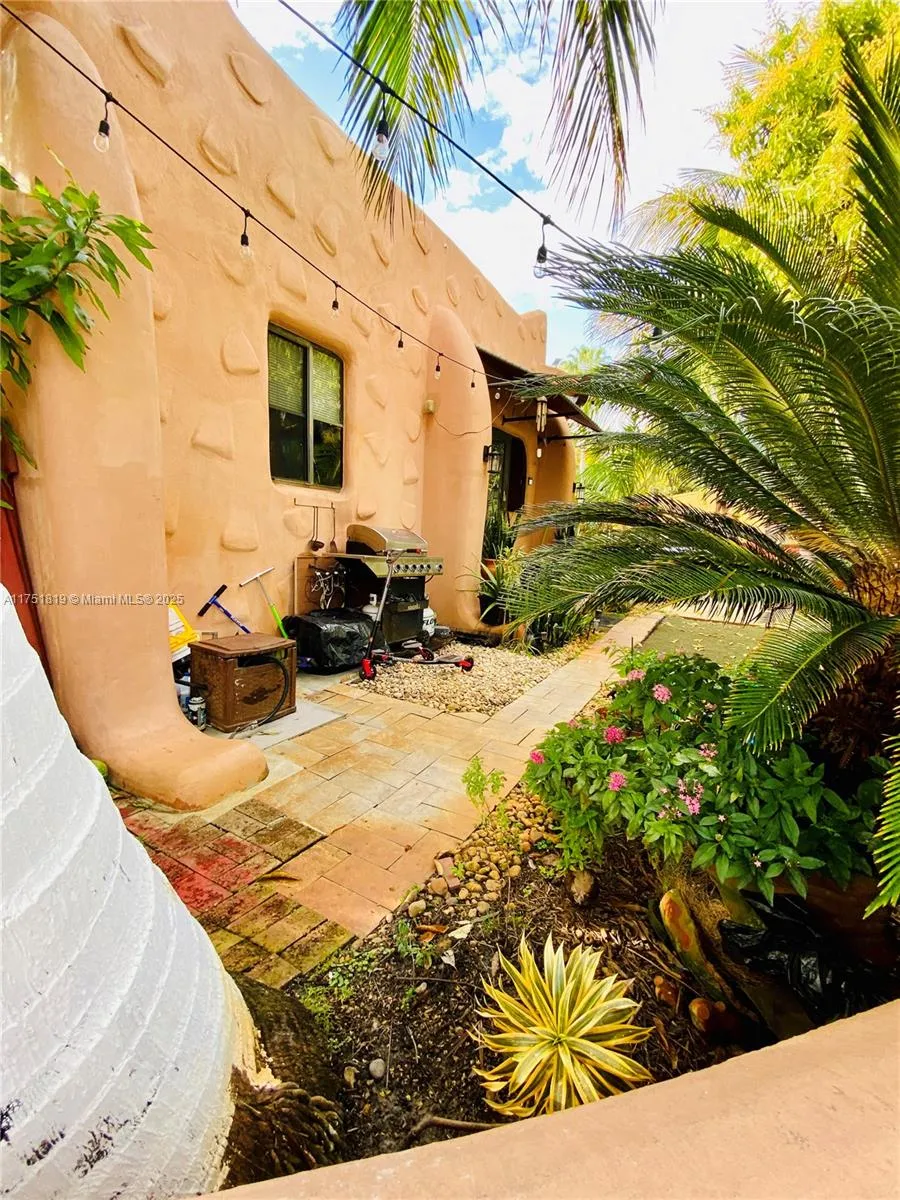 200 Azure Way, Miami Springs, Florida 33166, Miami Springs, Florida 33166, ,Residential Income,For Sale,200 Azure Way, Miami Springs, Florida 33166,A11751819