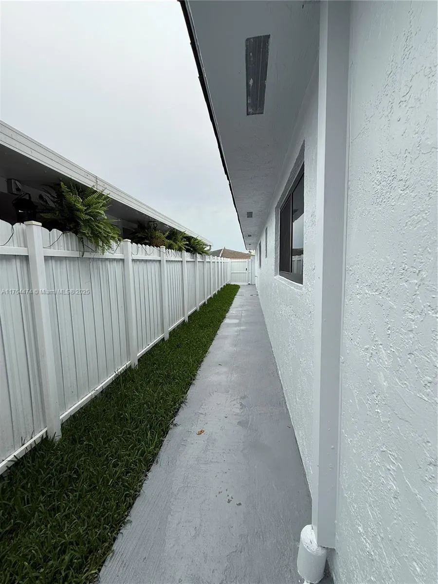 961 W 39th Pl, Hialeah, Florida 33012, Hialeah, Florida 33012, 3 Bedrooms Bedrooms, ,2 BathroomsBathrooms,Residential,For Sale,961 W 39th Pl, Hialeah, Florida 33012,A11754474